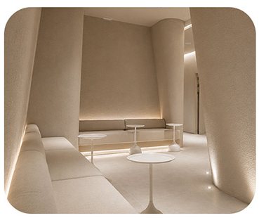 곡선 벽의 대기 라운지