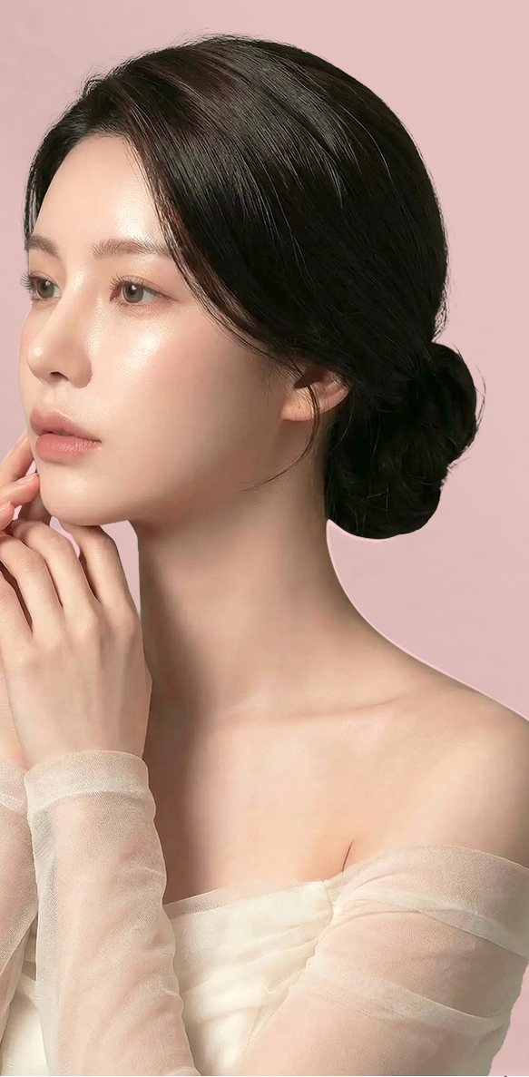 턱선에 손을 댄 여성 모델(쪽진 머리, 시스루 오프숄더) — 포스터 글자 영역 제외