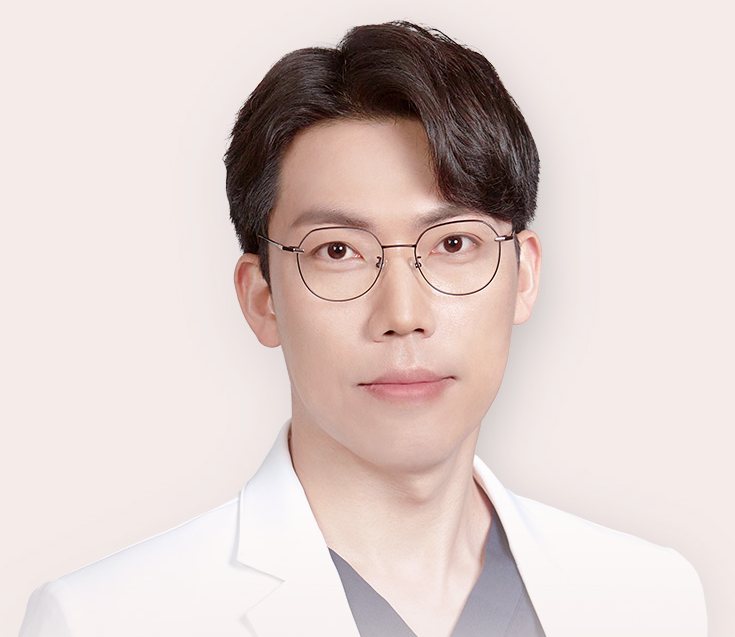 윤현식 원장(흰 가운, 안경)