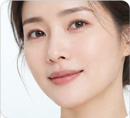 밝고 환한 피부의 미소 짓는 모델(TONE)