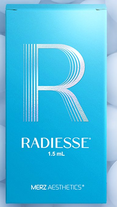 RADIESSE 1.5mL 제품 상자와 흰 구슬 배경