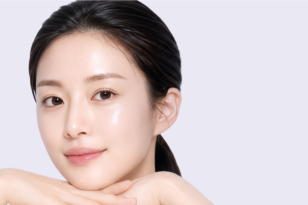 손등에 턱을 괸 모델