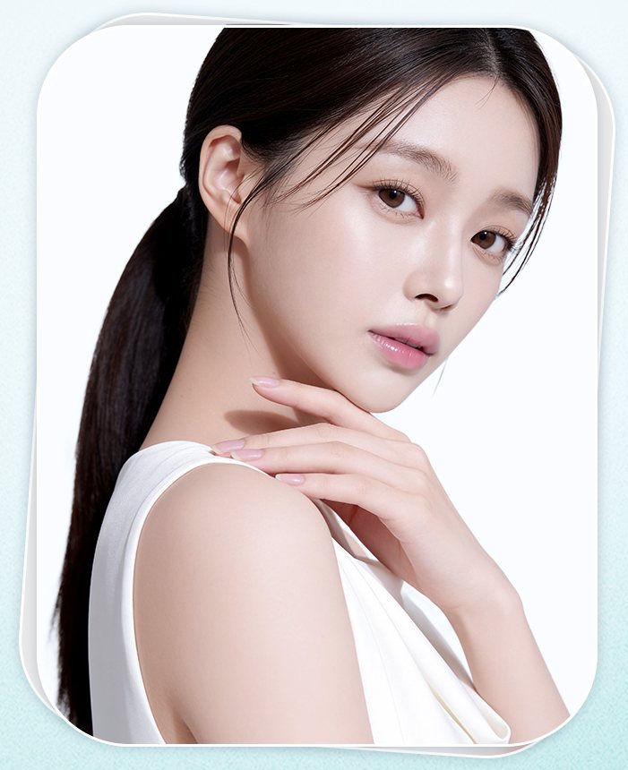 턱에 손을 댄 여성 모델 사진 카드