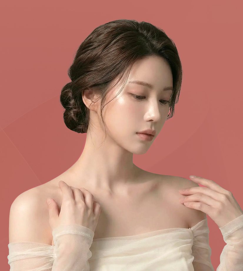 어깨에 손을 올린 모델