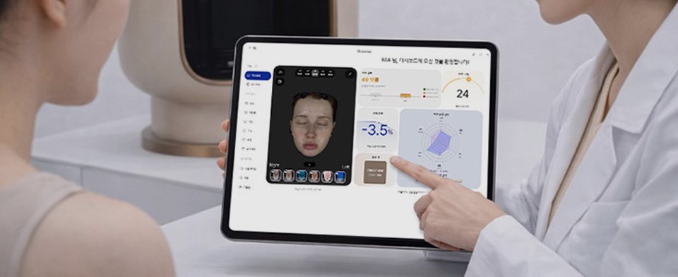 AI 피부진단 장비 화면을 보며 상담